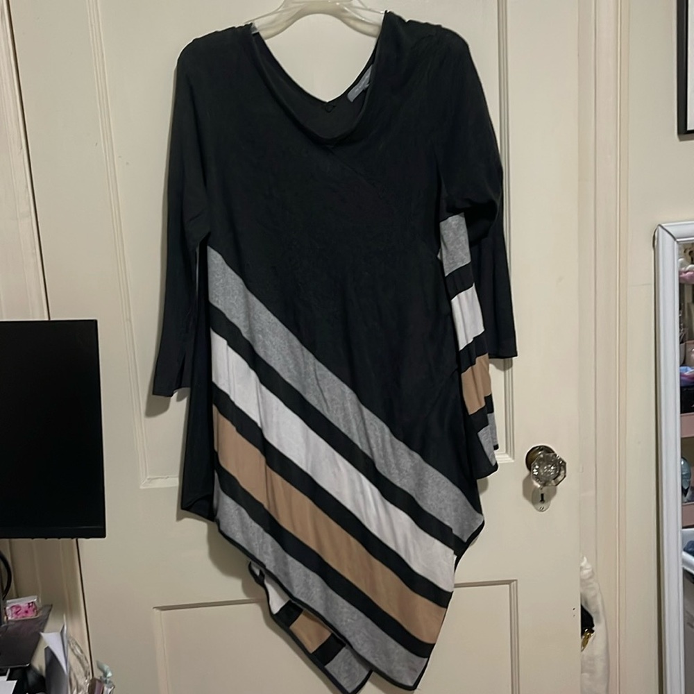 Woman’s NY collection- asymmetrical long sleeve sweater-size large